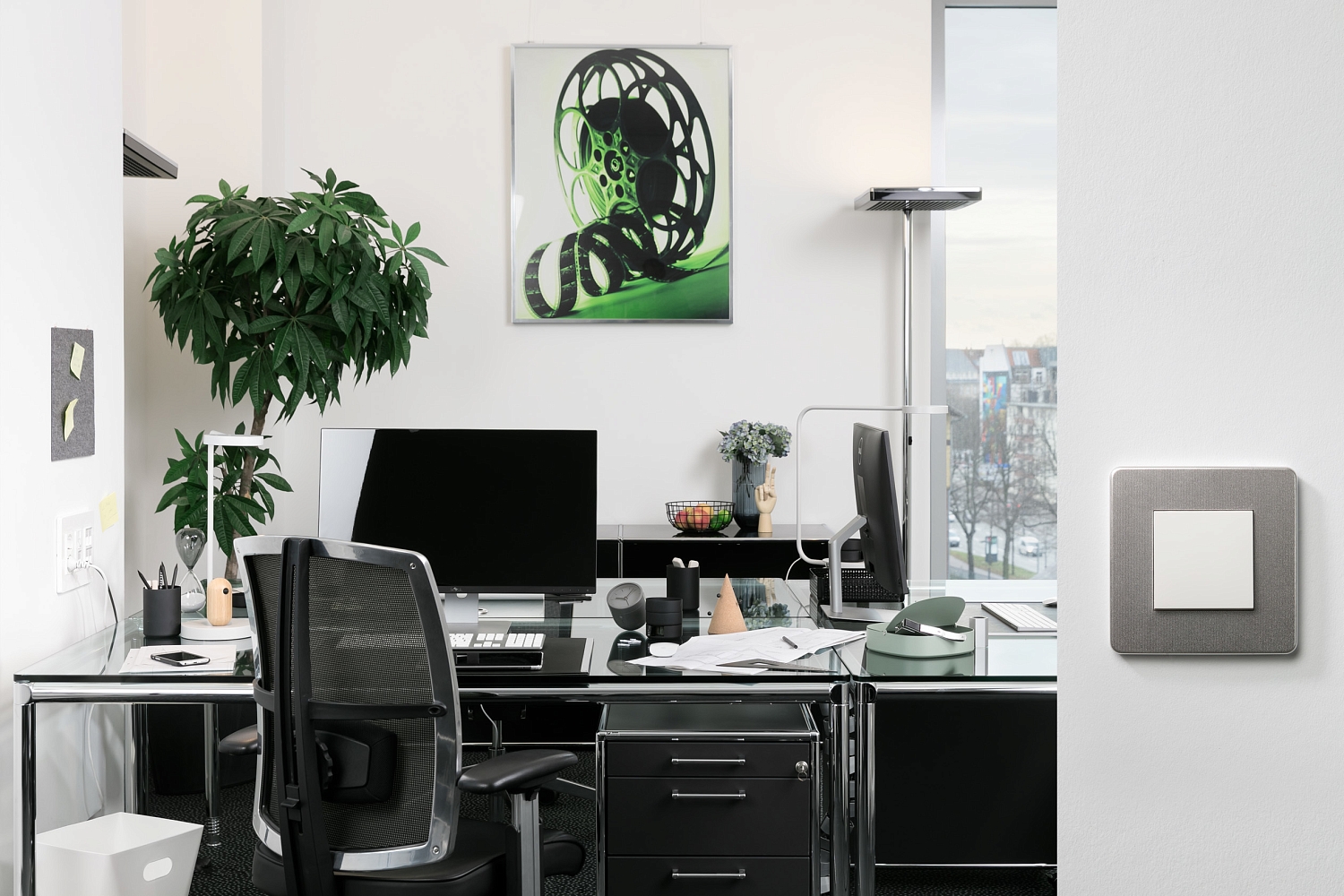 Выключатель как украшение интерьера